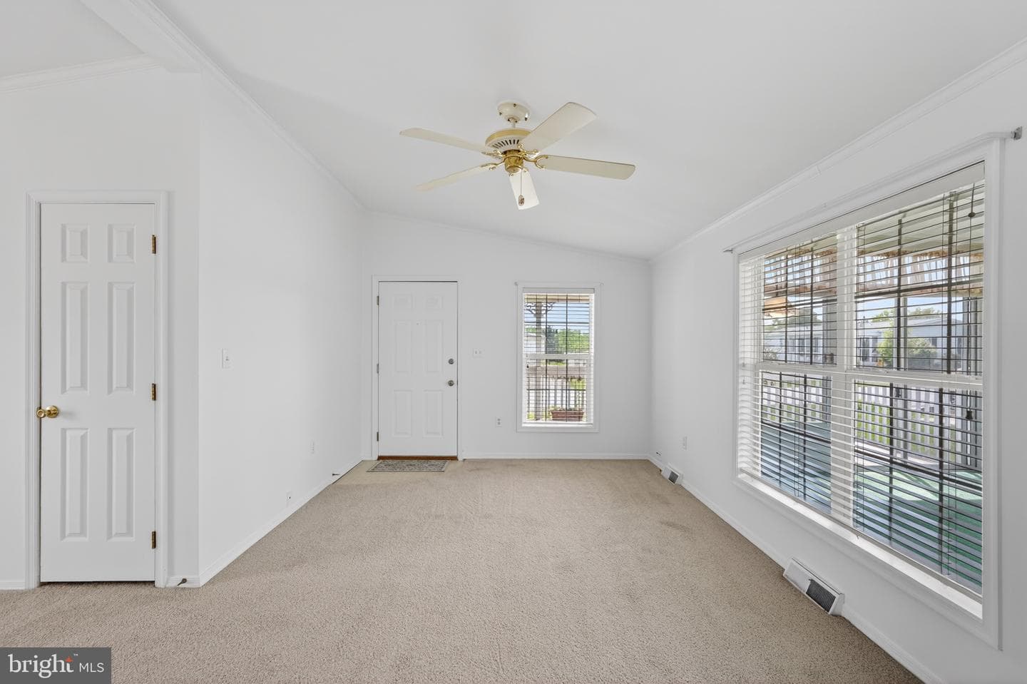 24 Longwood Court E photo 8
