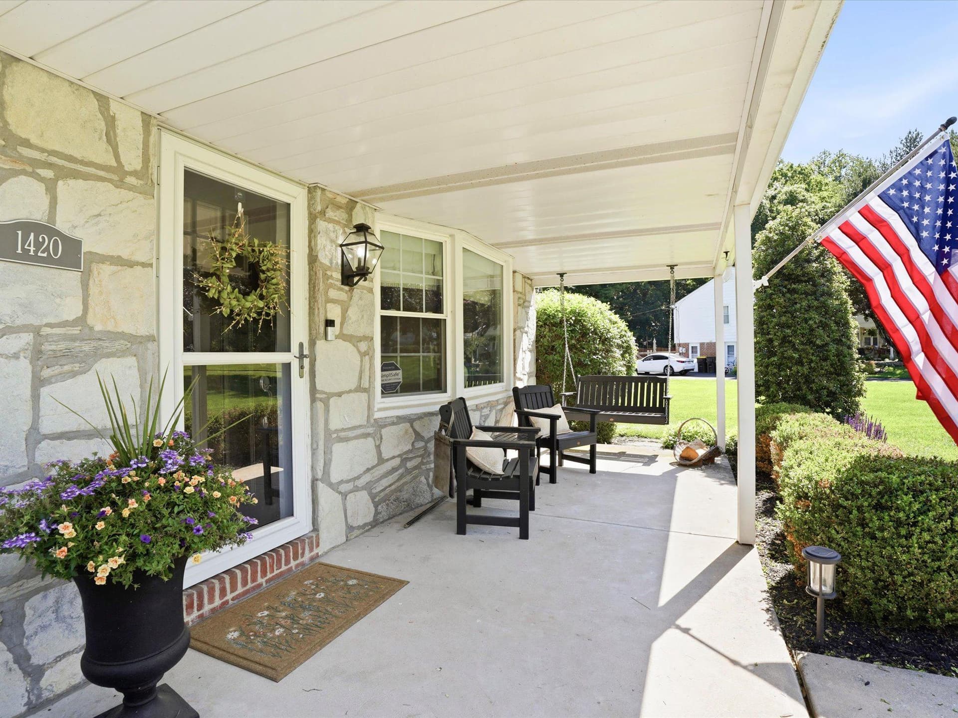 1420 Manor Lane photo 3