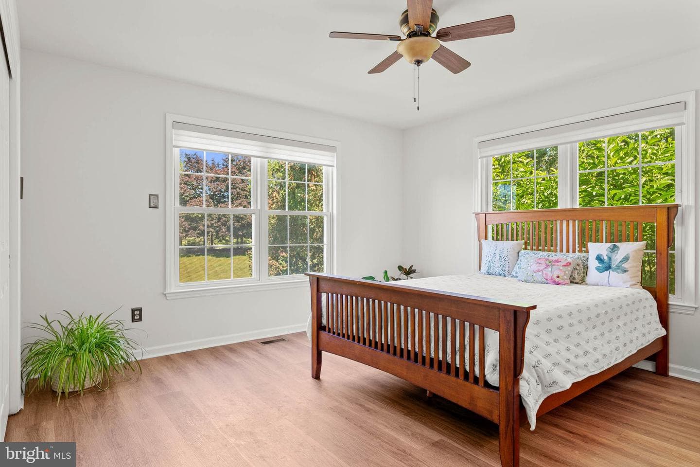 401 Tamworth Court photo 30