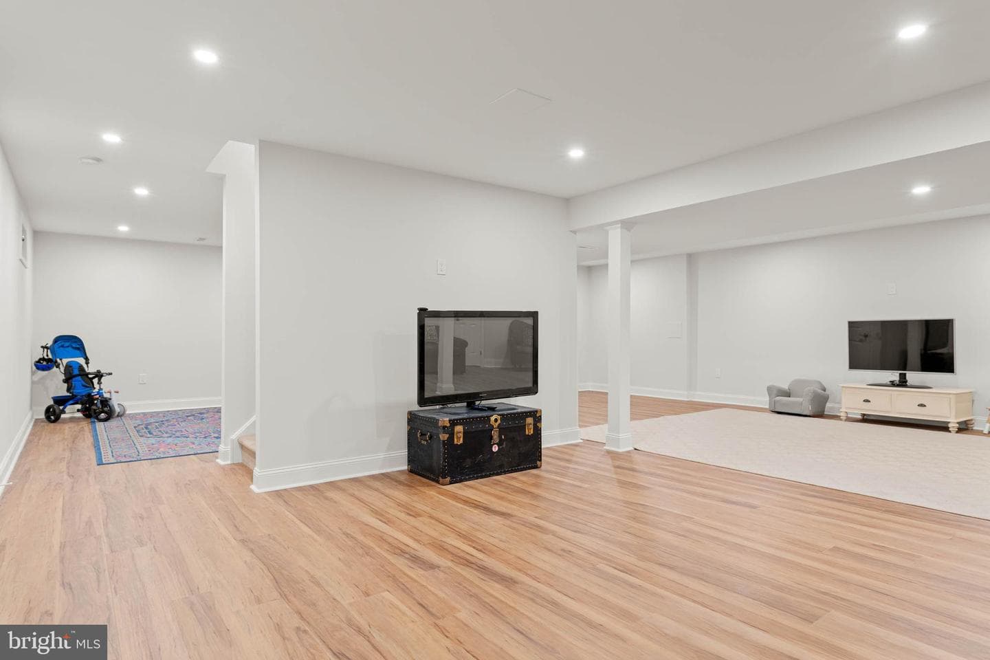 401 Tamworth Court photo 35