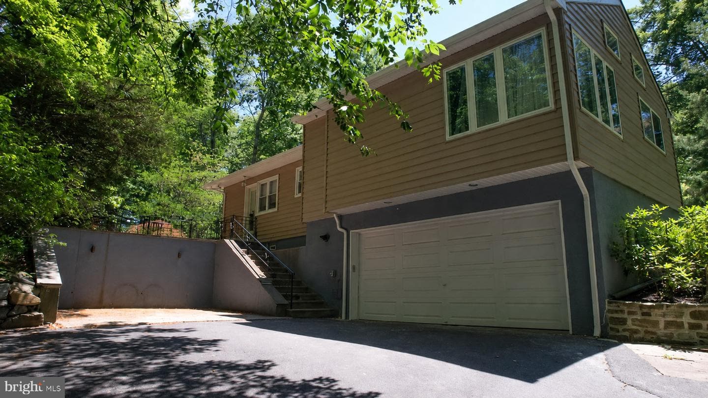 2115 Willow Brook Drive photo 4