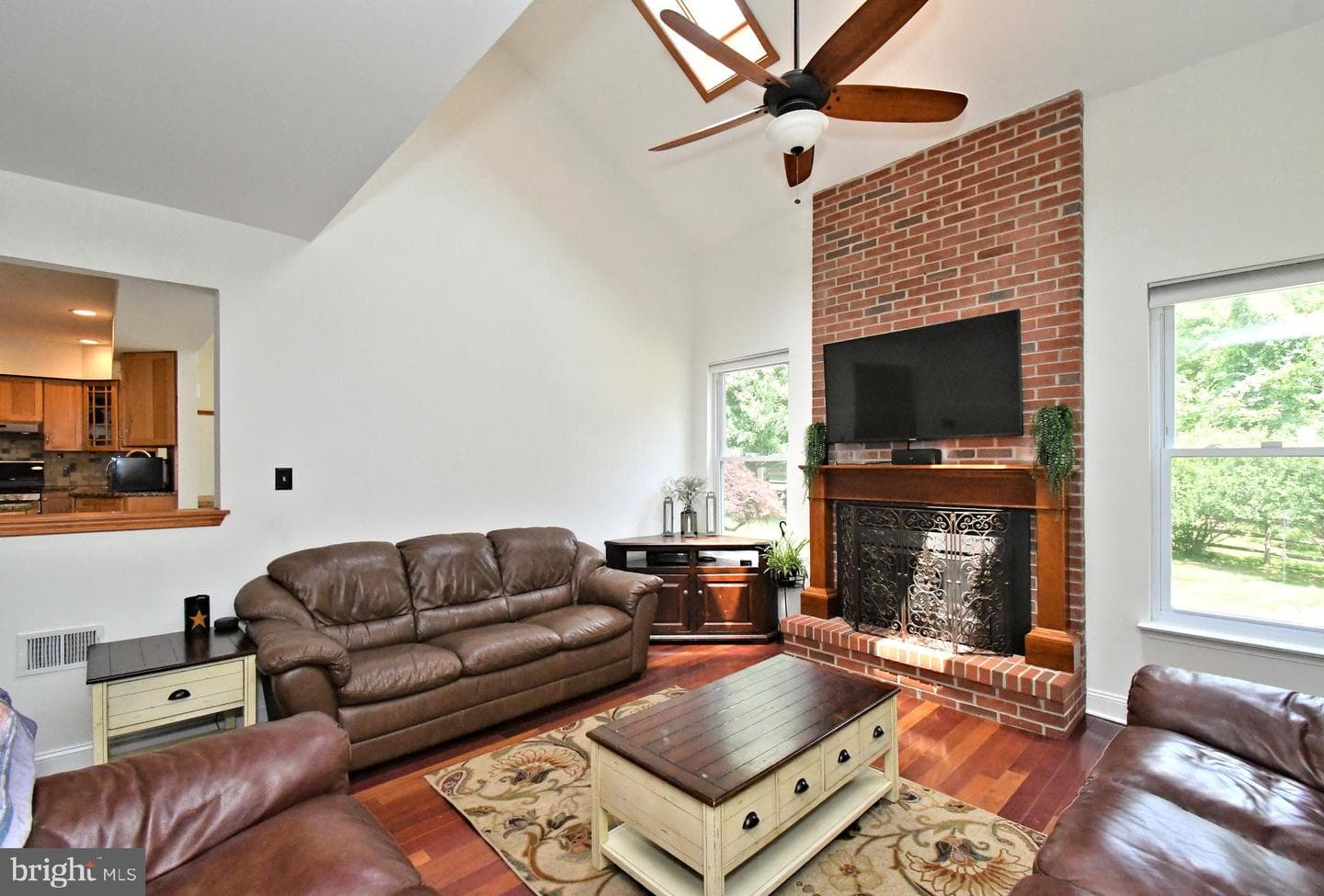103 Chaucer Court photo 10