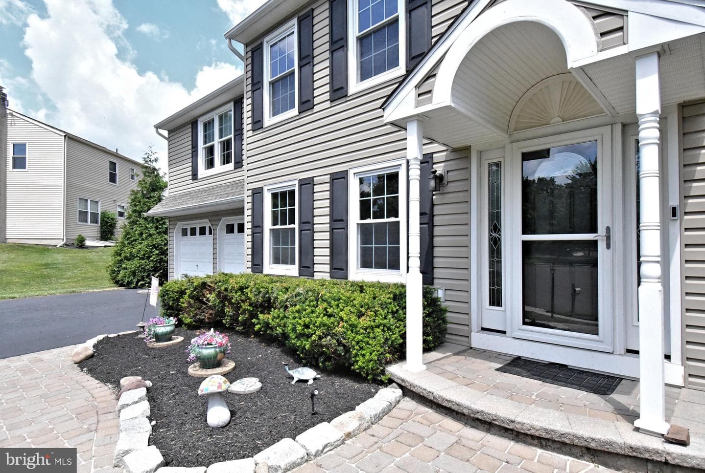 103 Chaucer Court photo 3