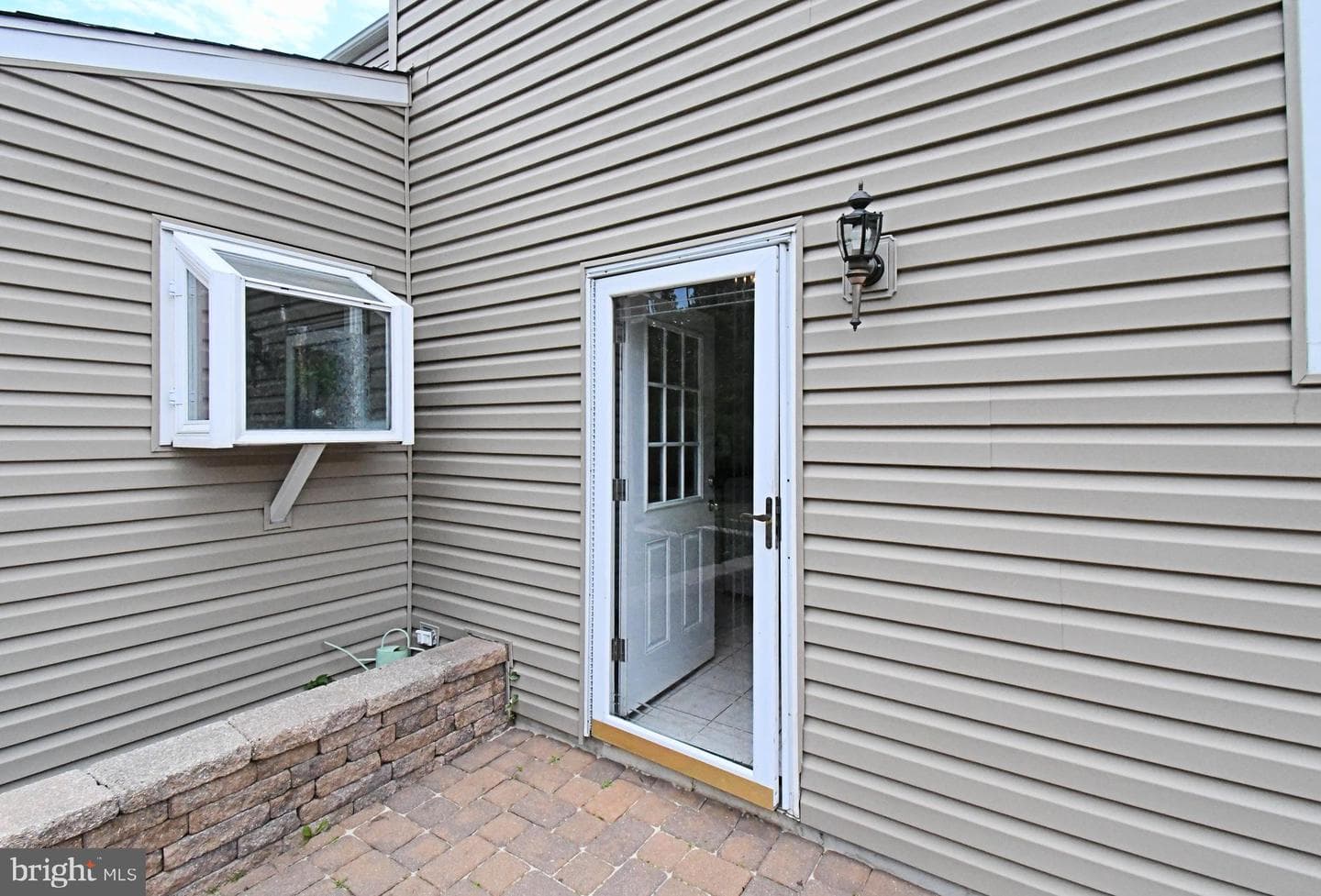 103 Chaucer Court photo 52