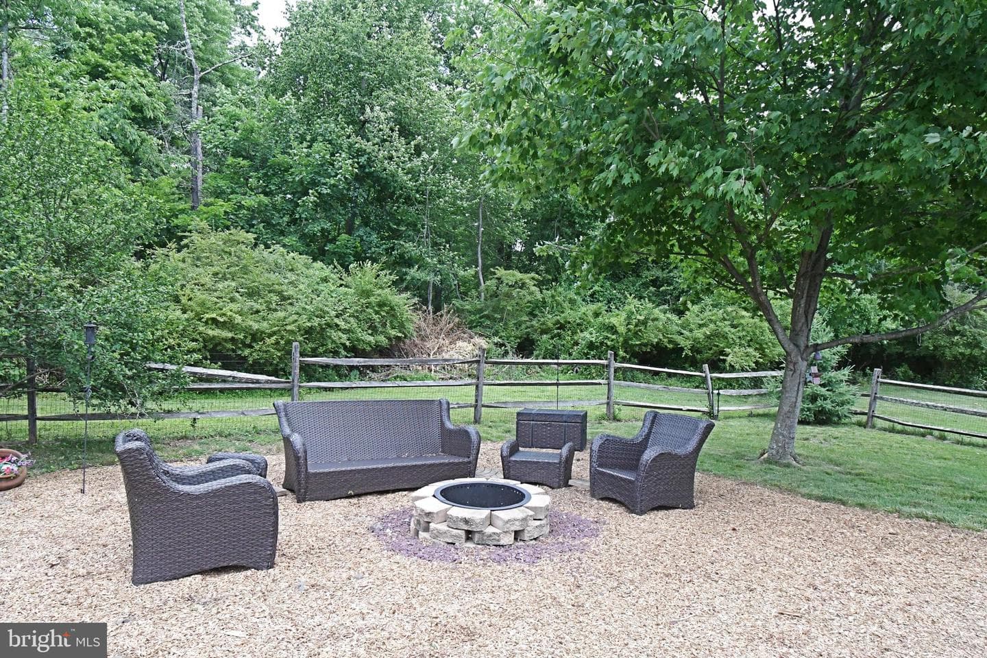 103 Chaucer Court photo 58