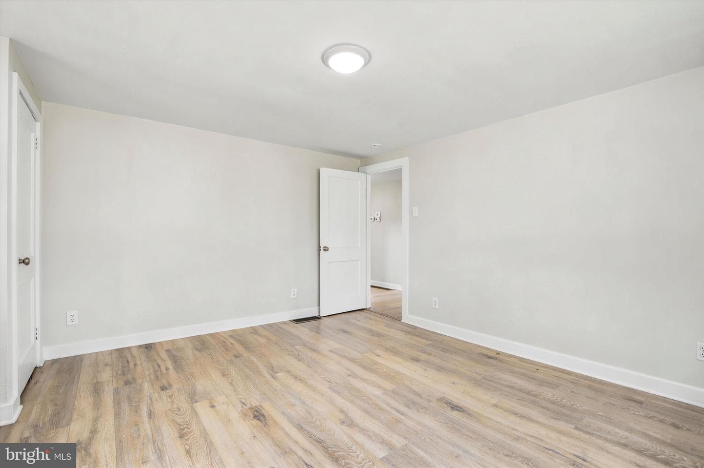 2339 E Vine Street photo 13