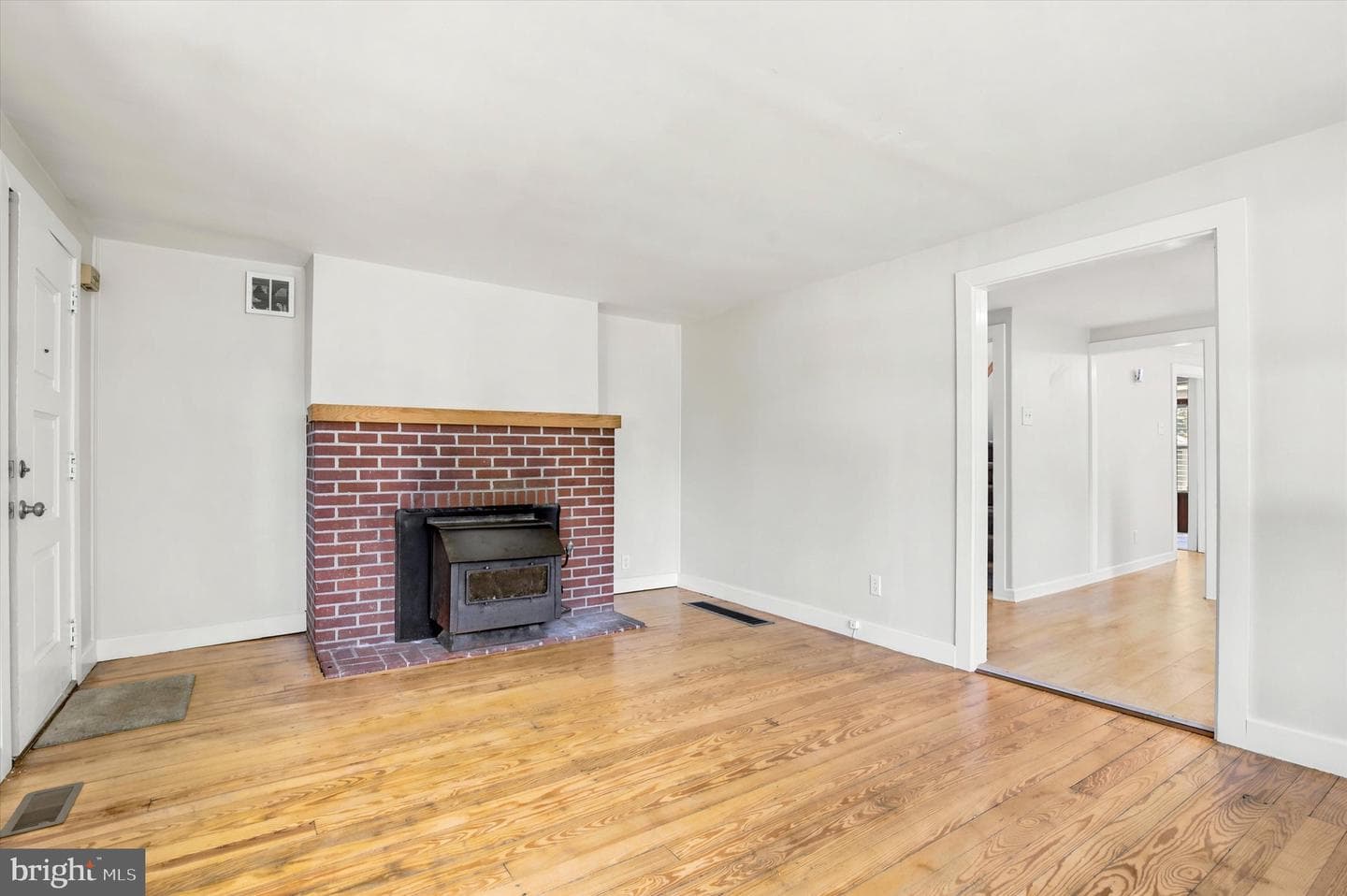 2339 E Vine Street photo 4