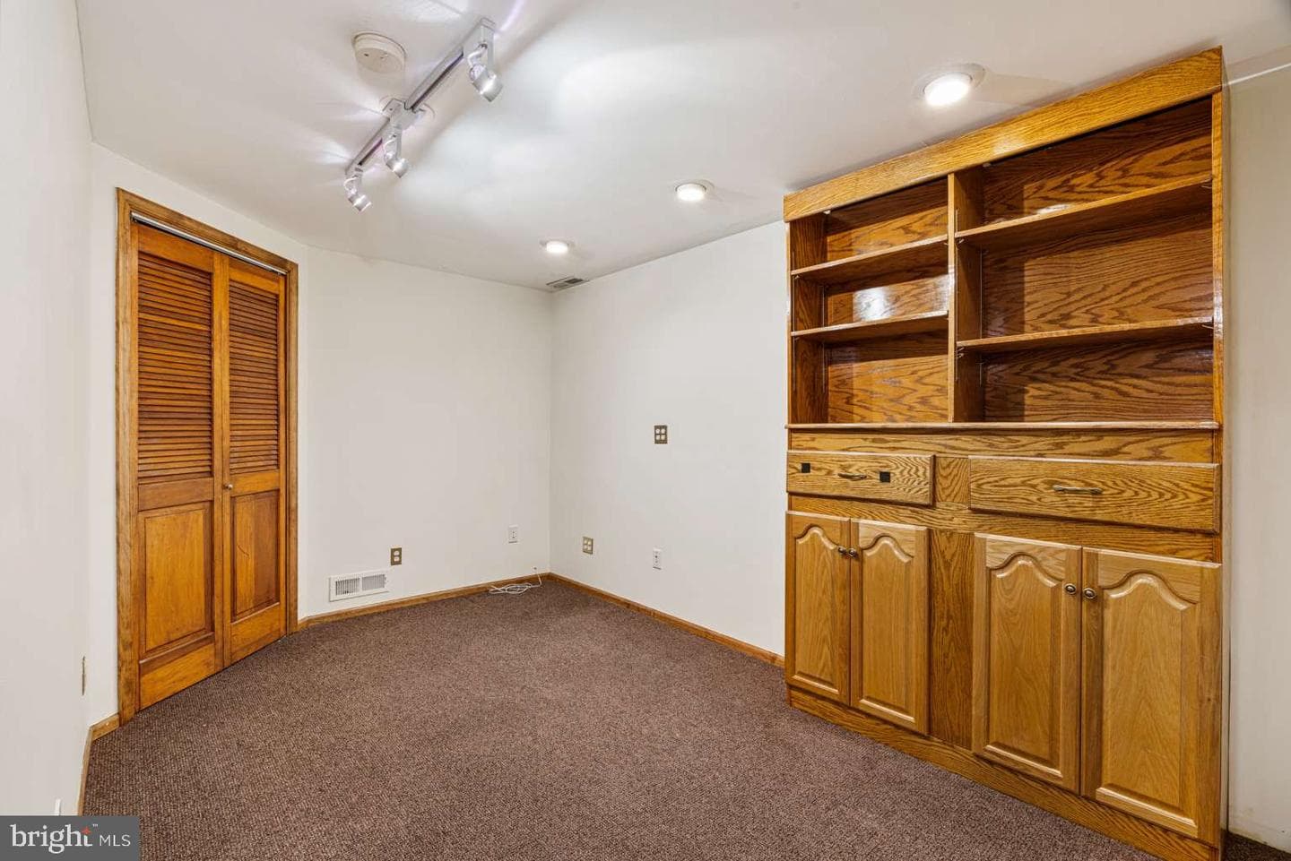 110 Pin Oak Court photo 25
