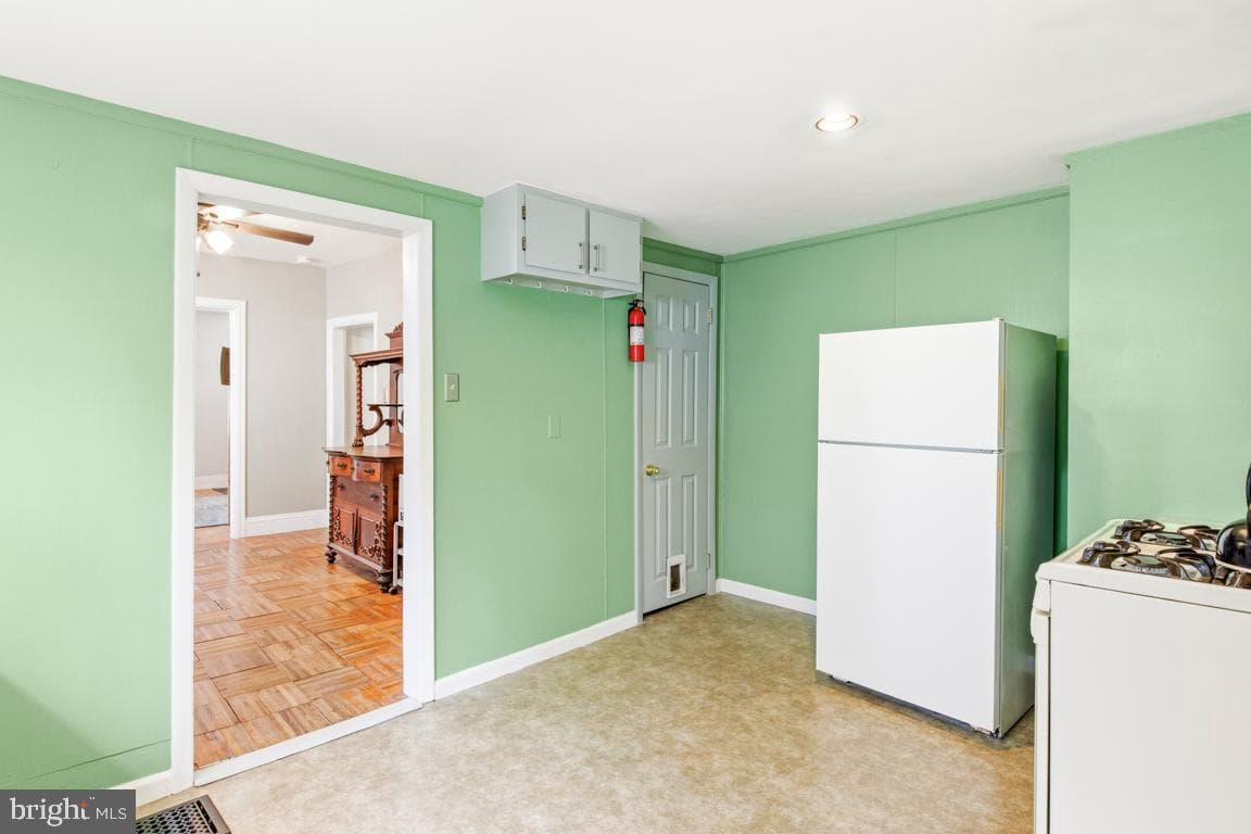 331 Elm Avenue photo 10
