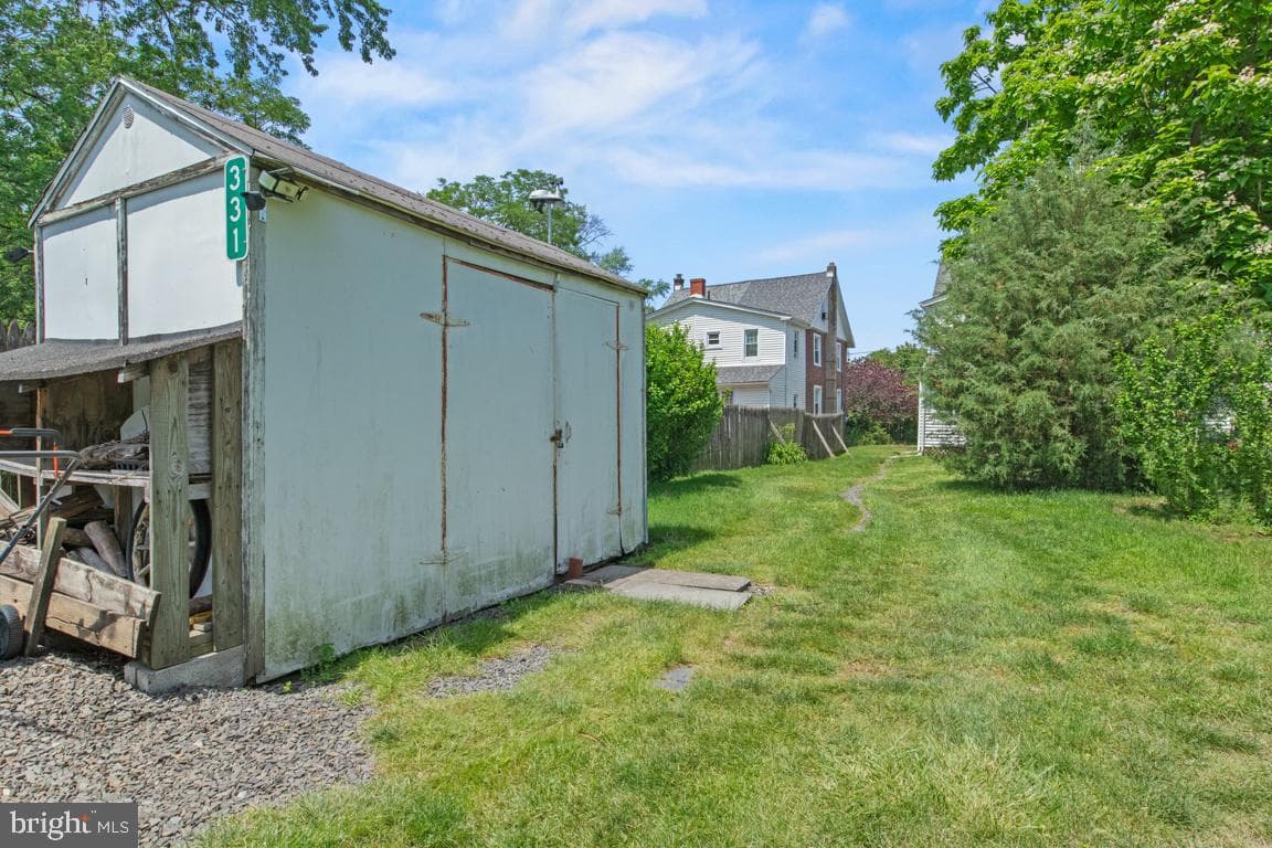 331 Elm Avenue photo 19