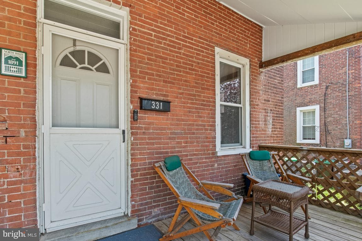 331 Elm Avenue photo 2