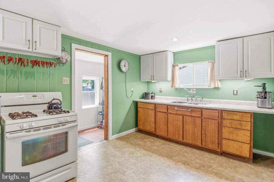 331 Elm Avenue photo 7