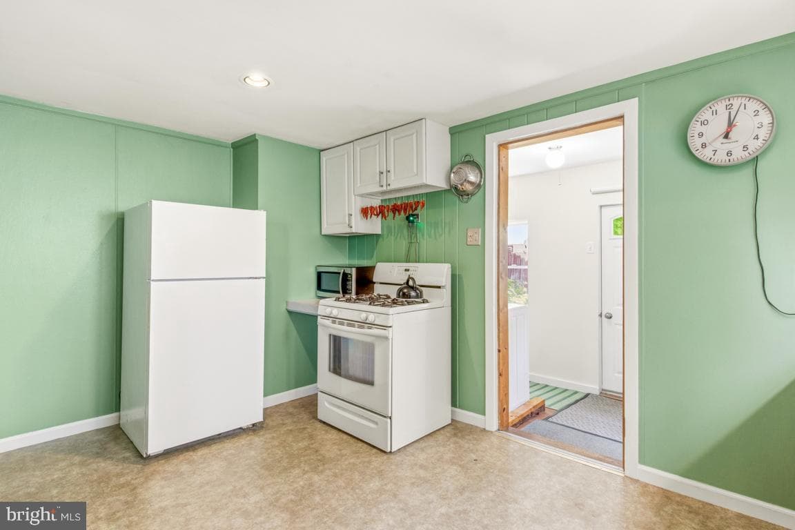 331 Elm Avenue photo 8