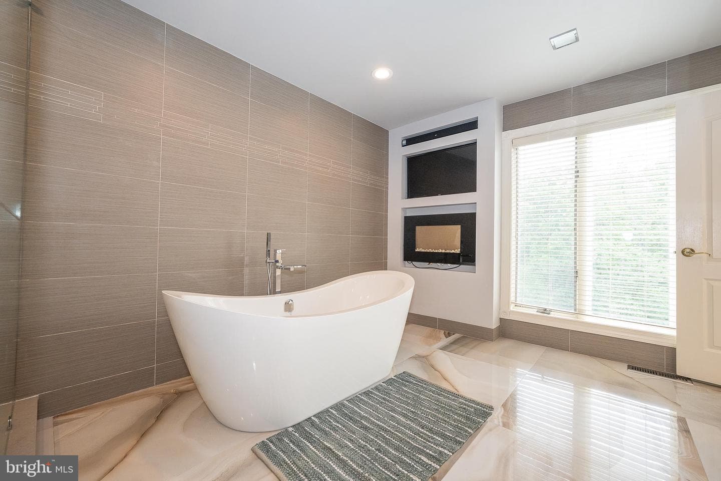 1041 Herkness Drive photo 38
