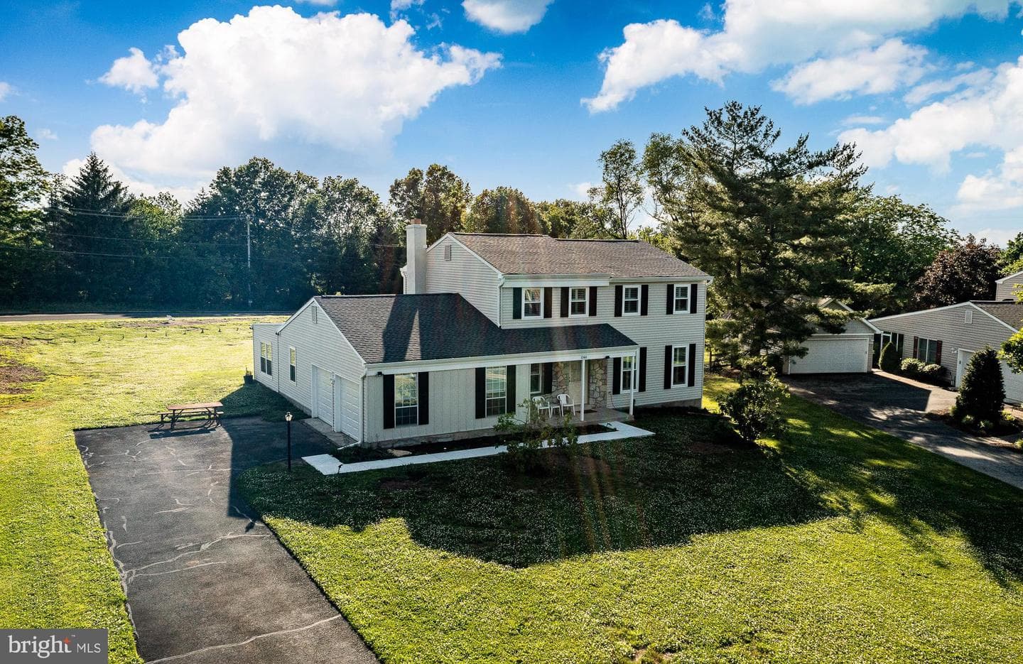 1146 Squires Way photo 3