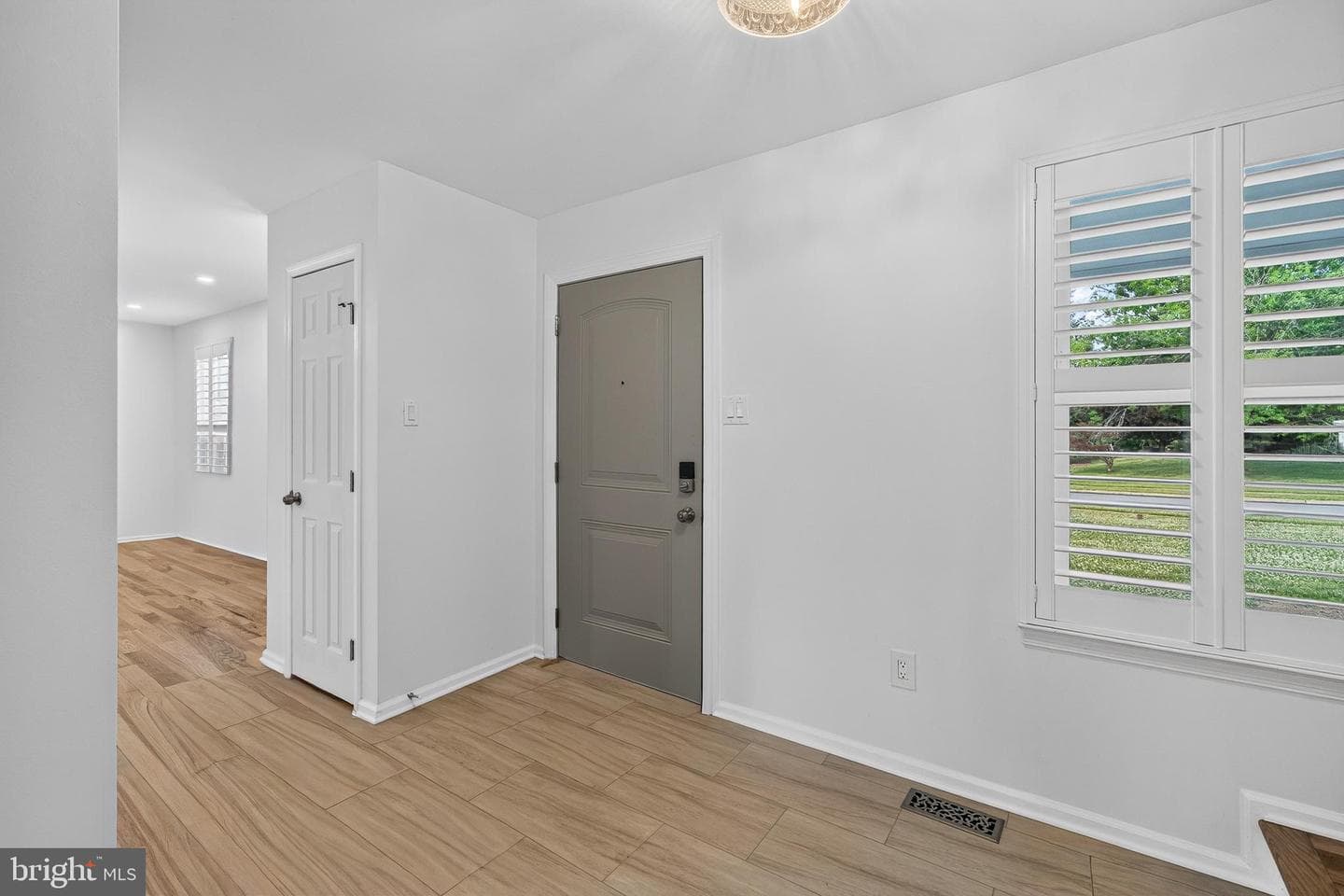 1146 Squires Way photo 4