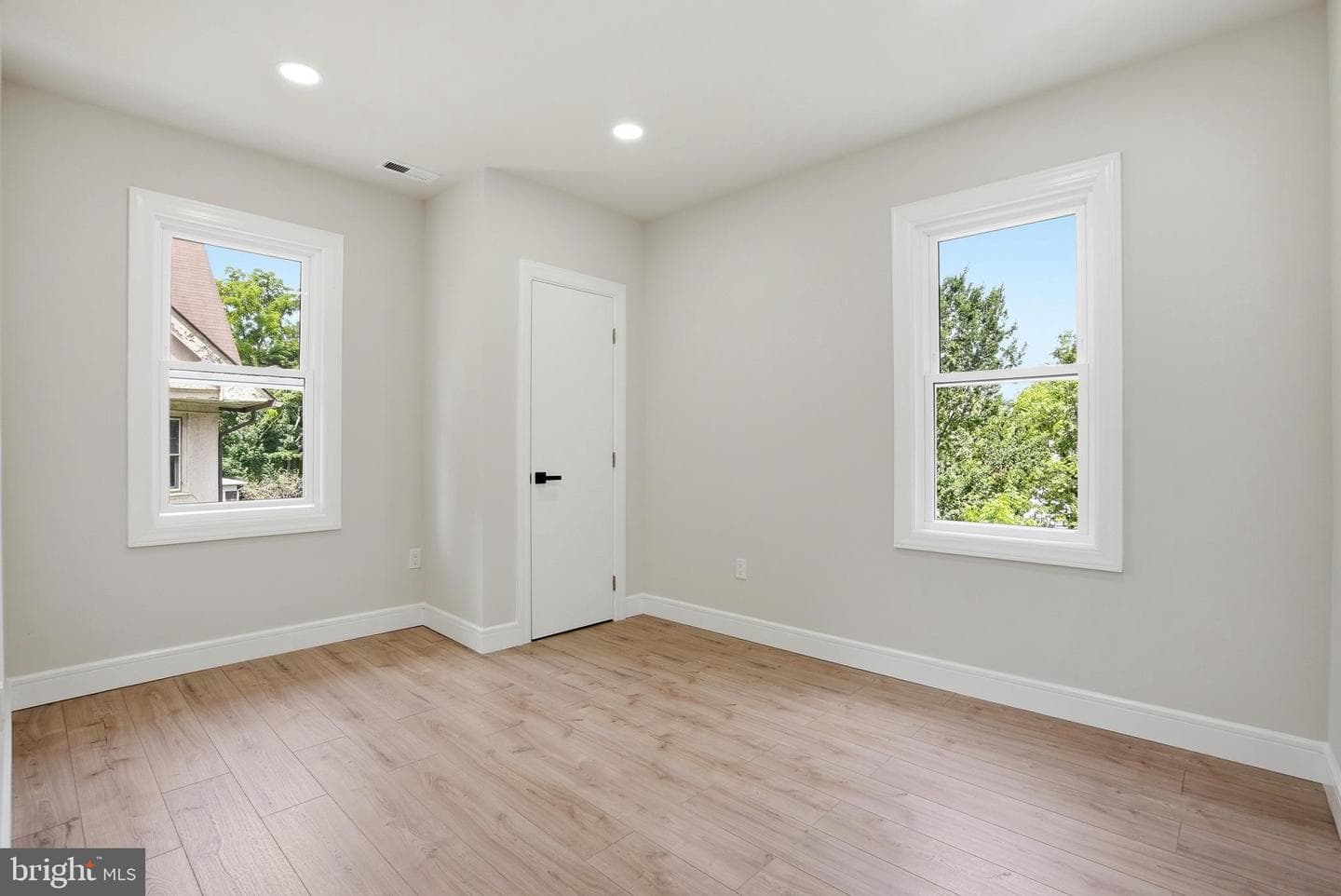 249 Washington Lane photo 22