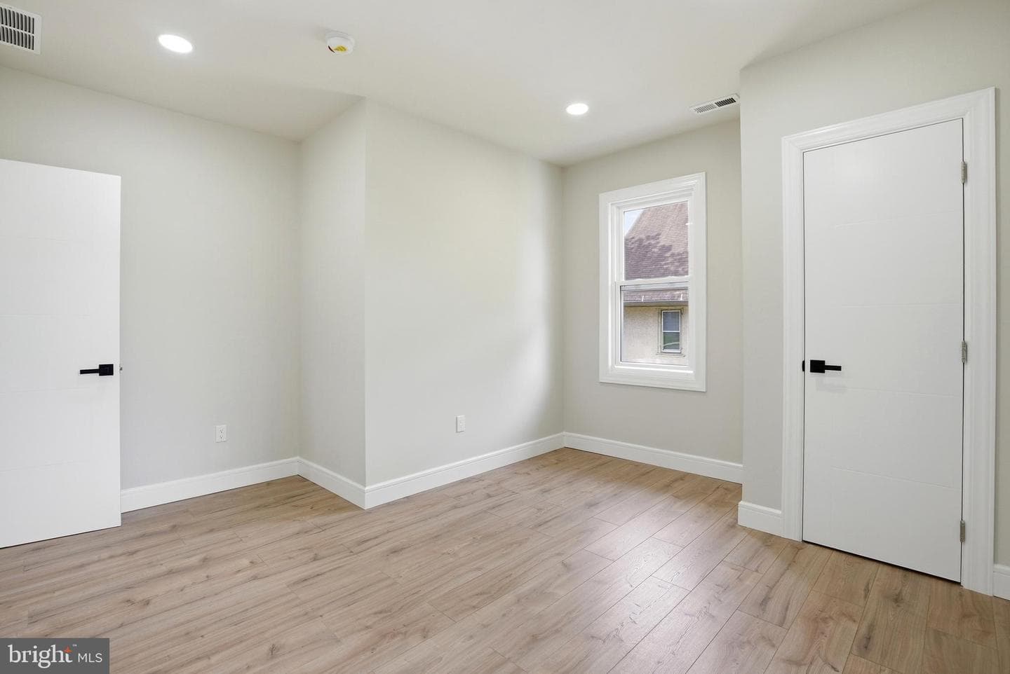 249 Washington Lane photo 23