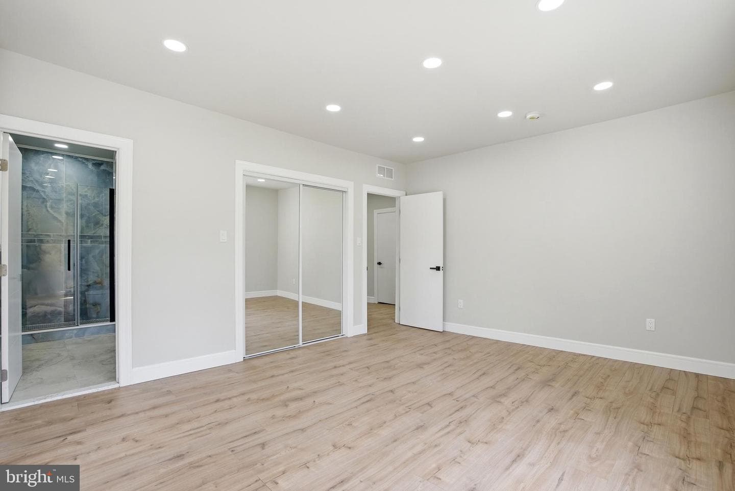 249 Washington Lane photo 31