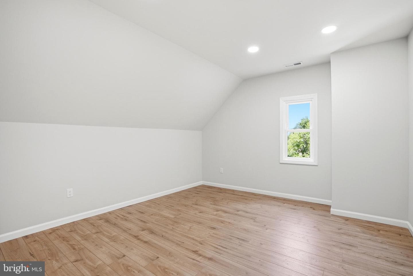 249 Washington Lane photo 38