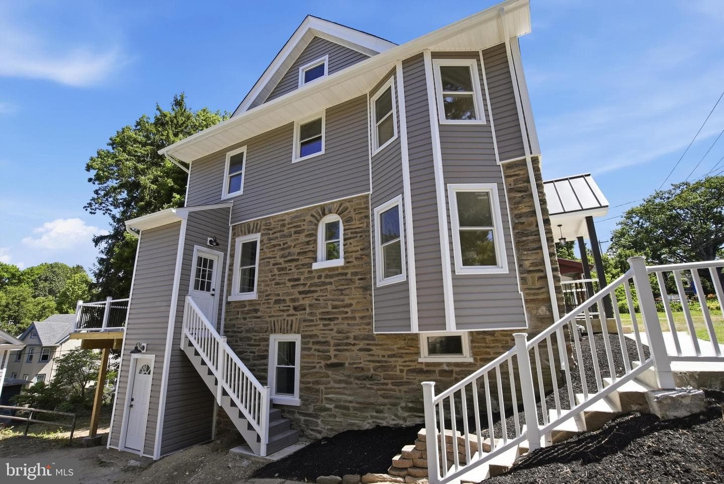 249 Washington Lane photo 4