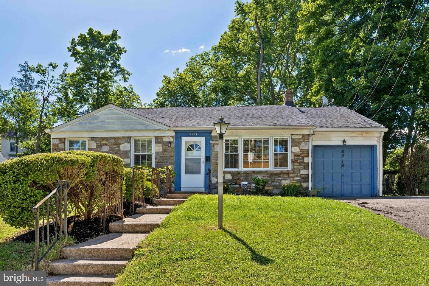 8219 Brookside Road photo 1