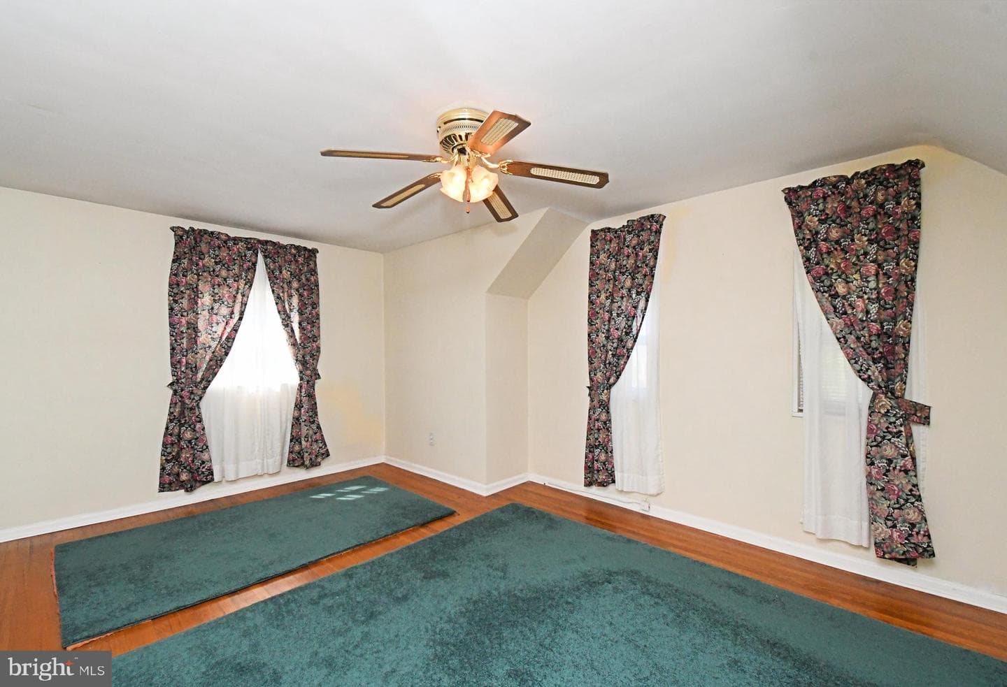 610 Topsfield Road photo 20