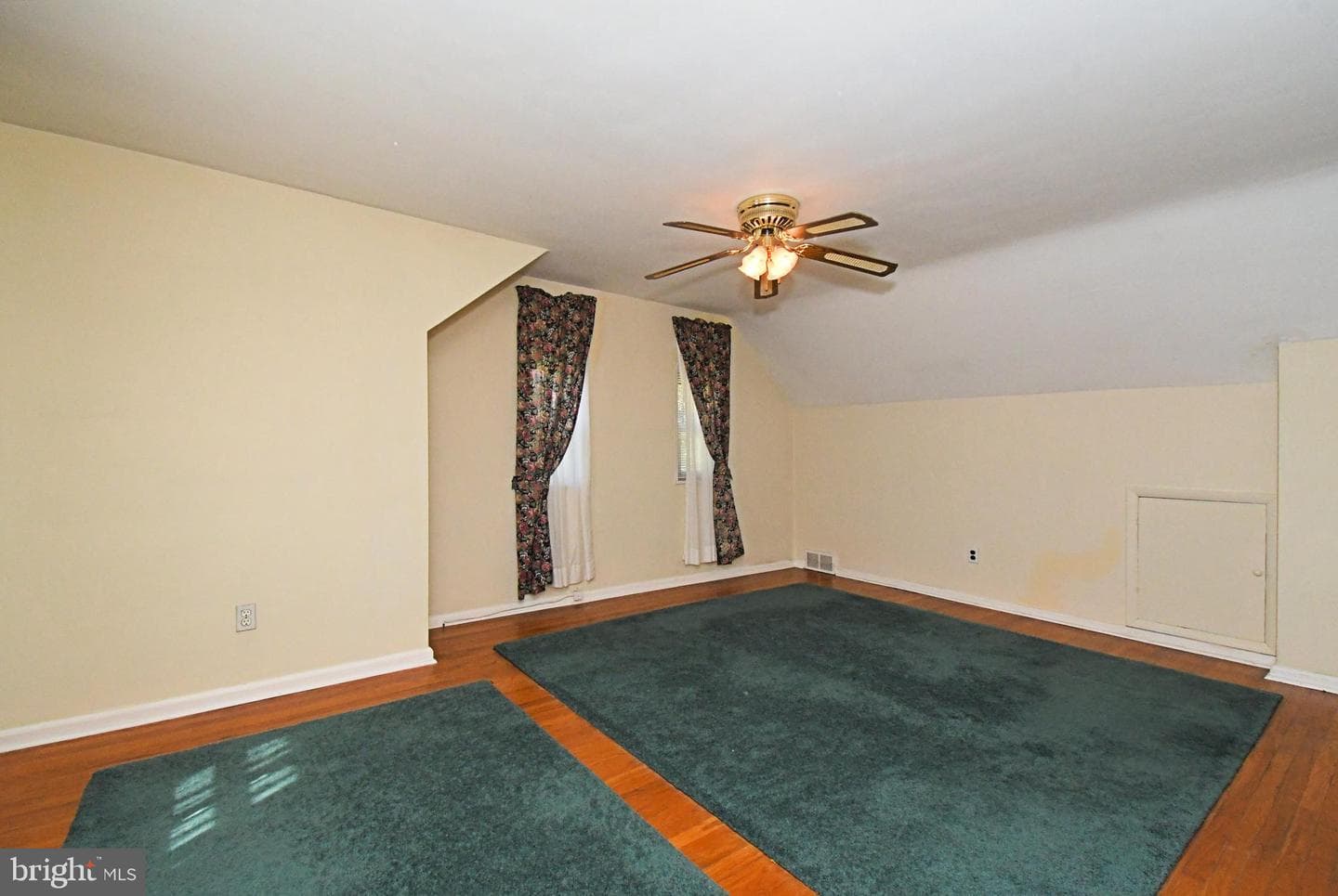 610 Topsfield Road photo 22