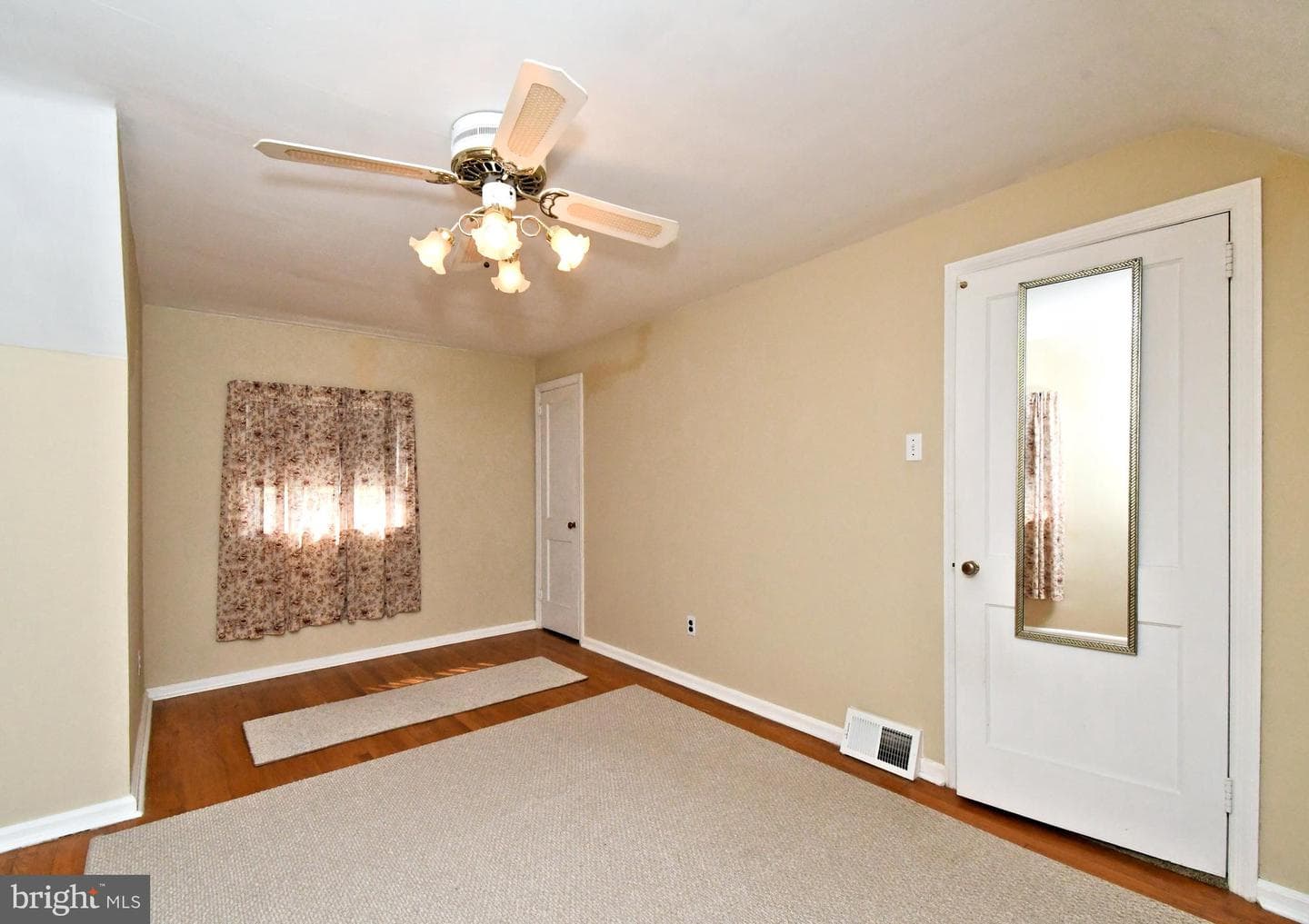 610 Topsfield Road photo 25