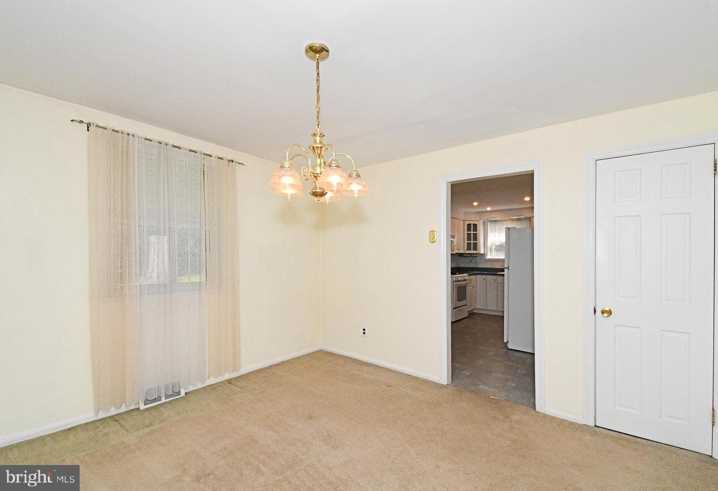 610 Topsfield Road photo 9