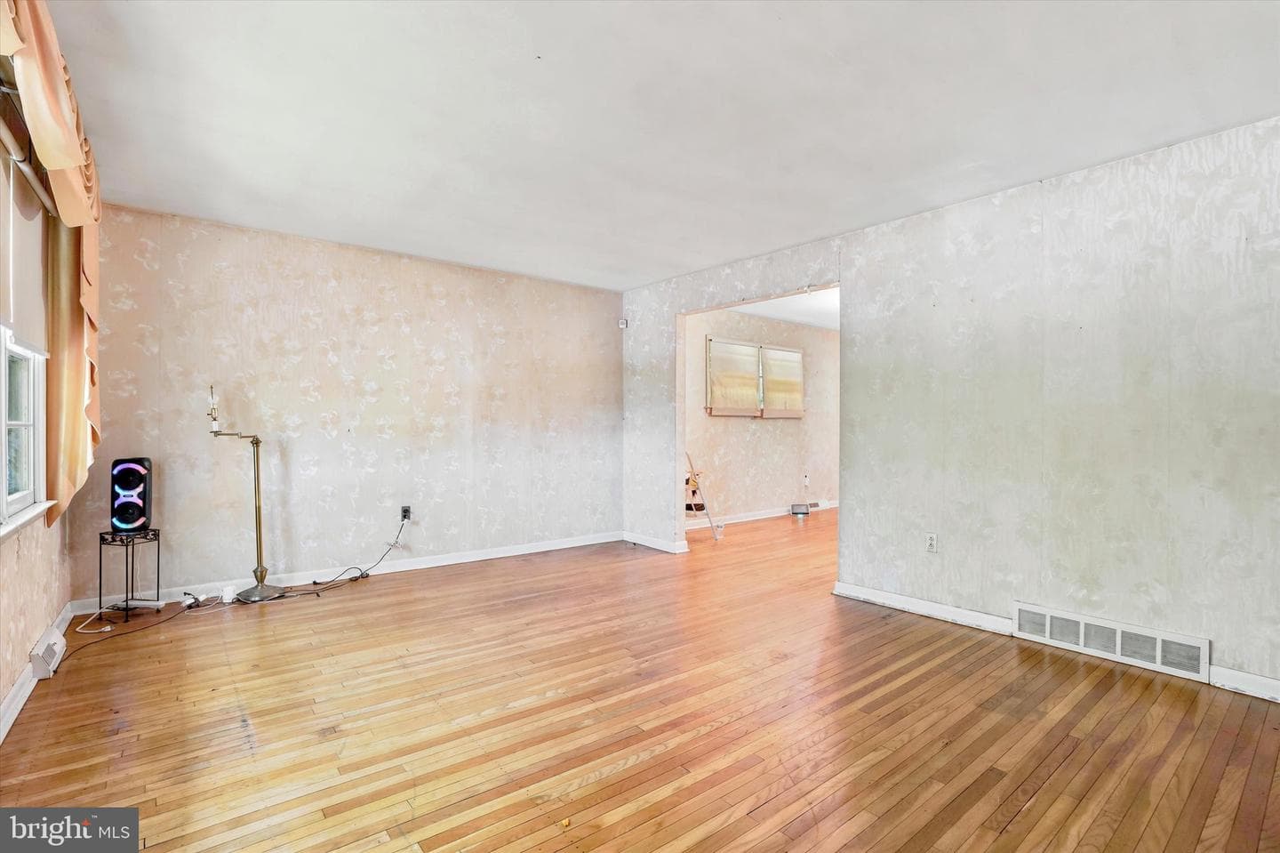 858 Hilldale Road photo 3