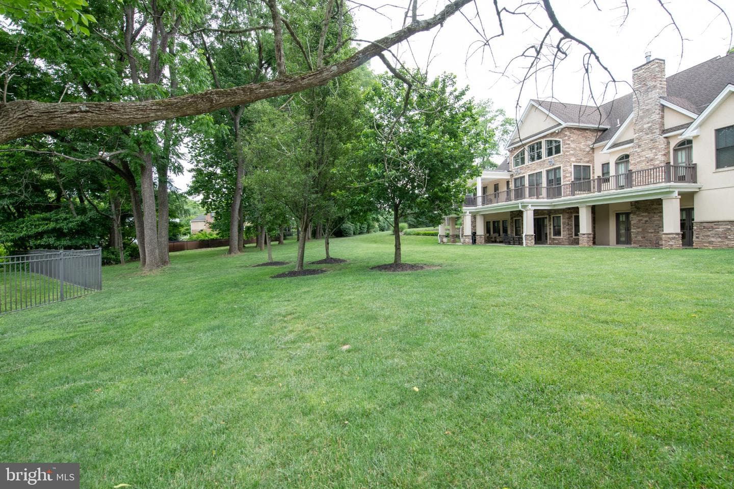 711 Moredon Road photo 16