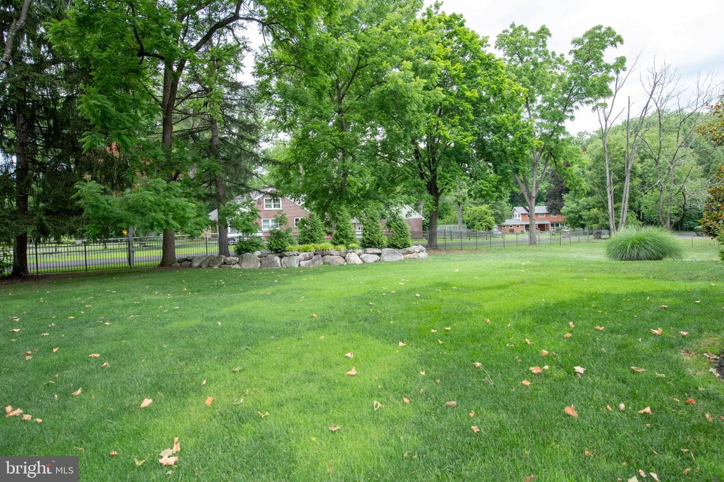 711 Moredon Road photo 34