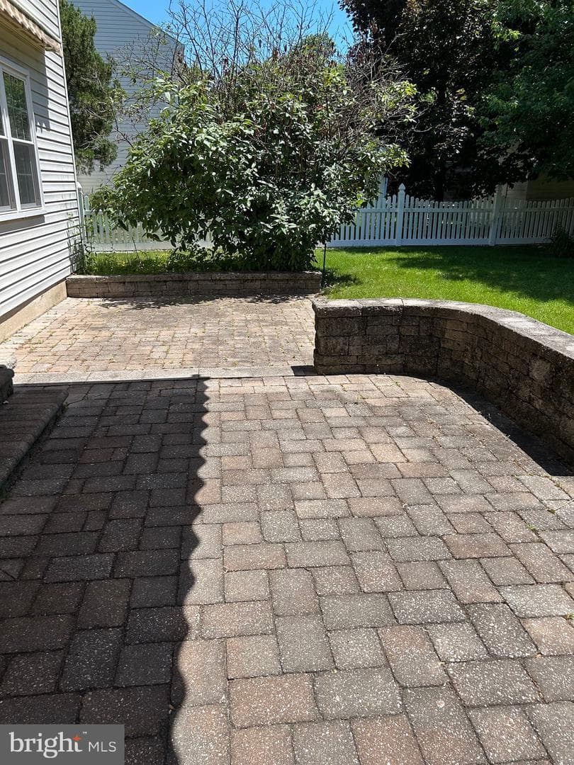 11 Kendall Lane photo 3