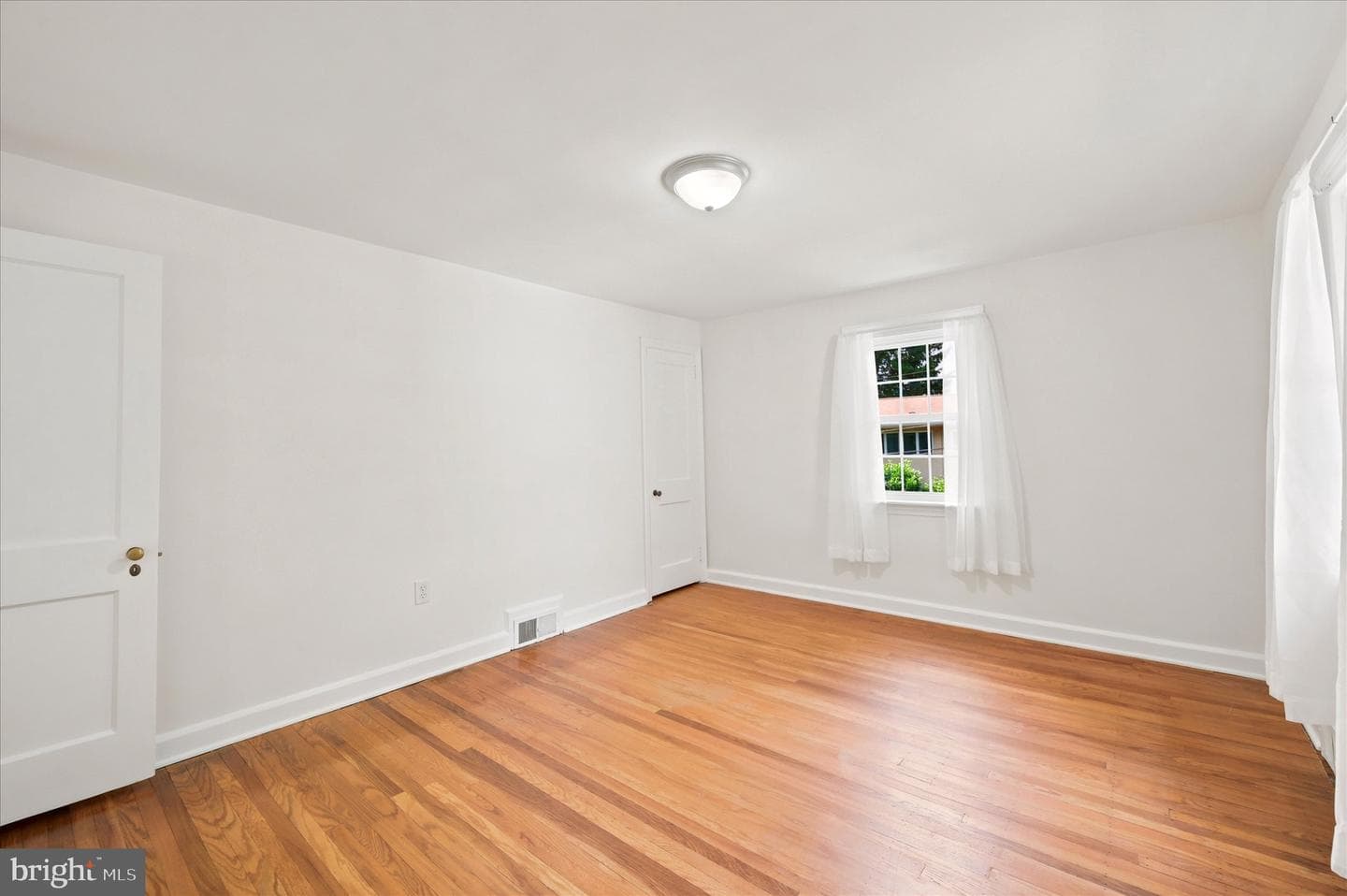 901 E Mermaid photo 28