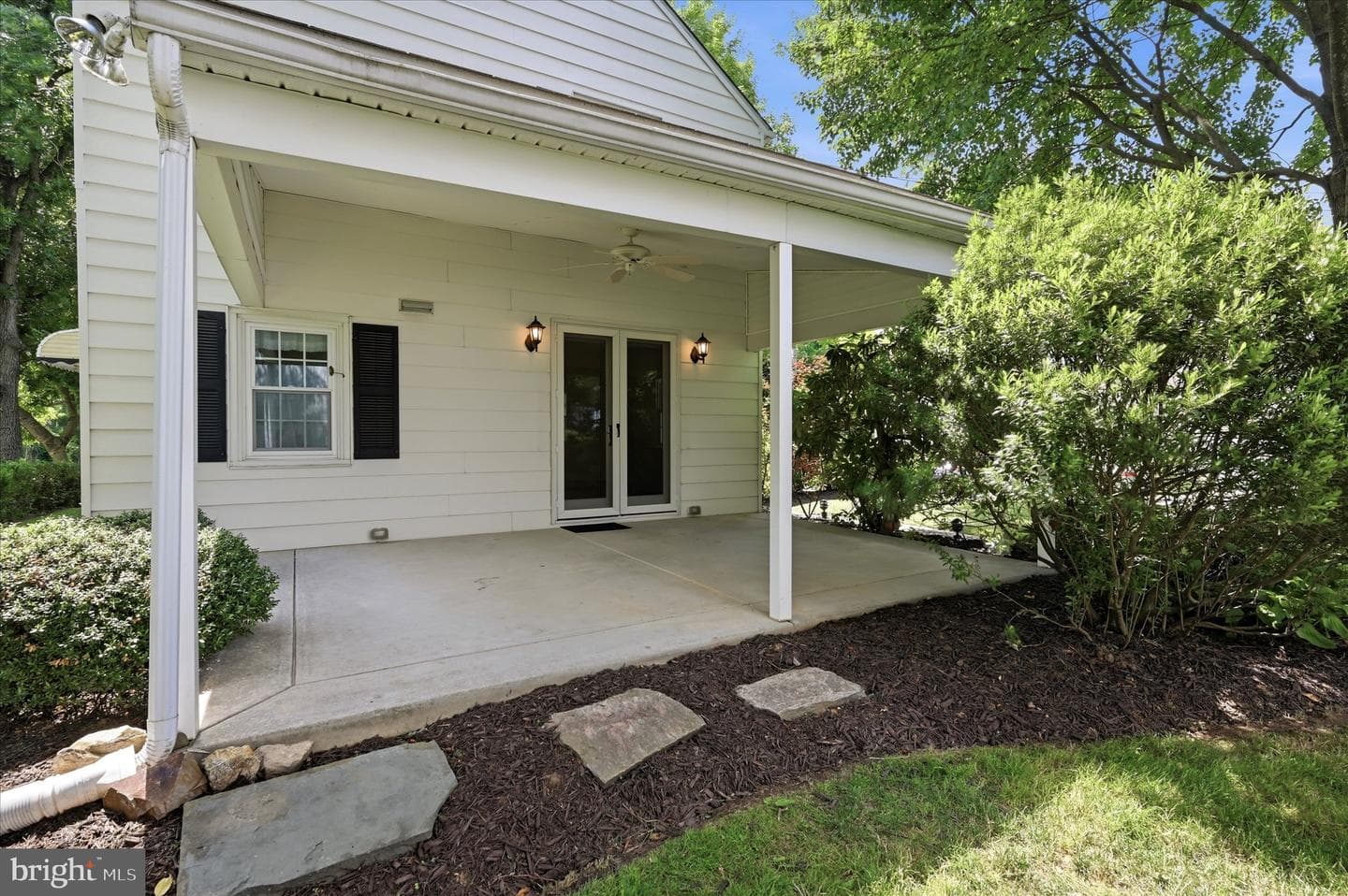 901 E Mermaid photo 32