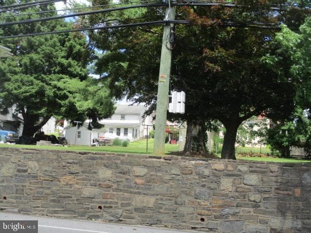 222 E North Lane photo 3