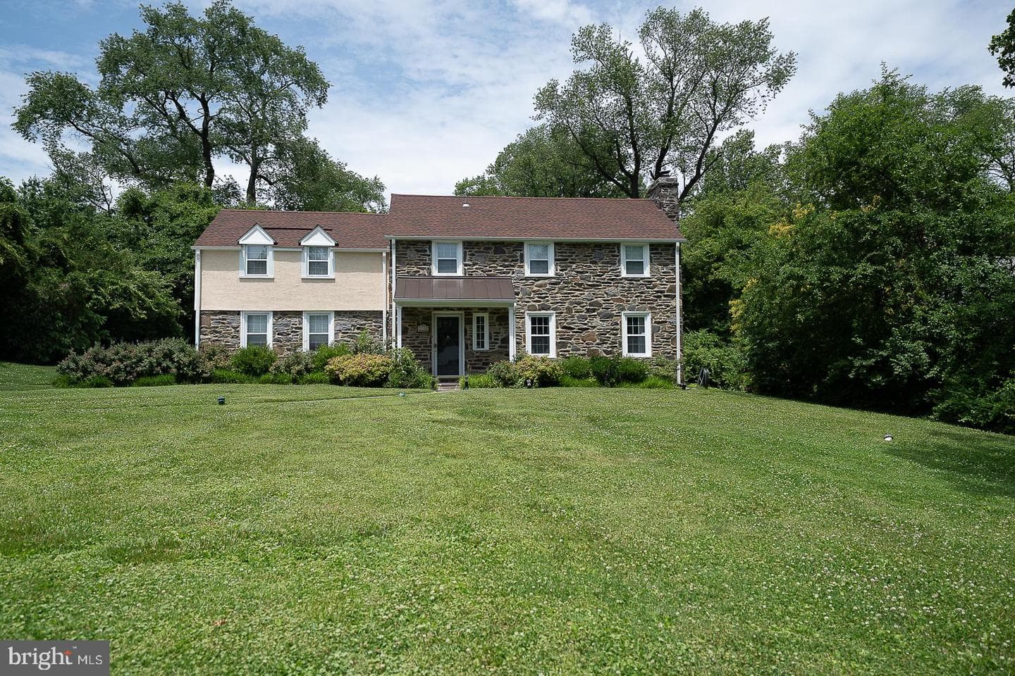 1130 N Woodbine Avenue photo 1