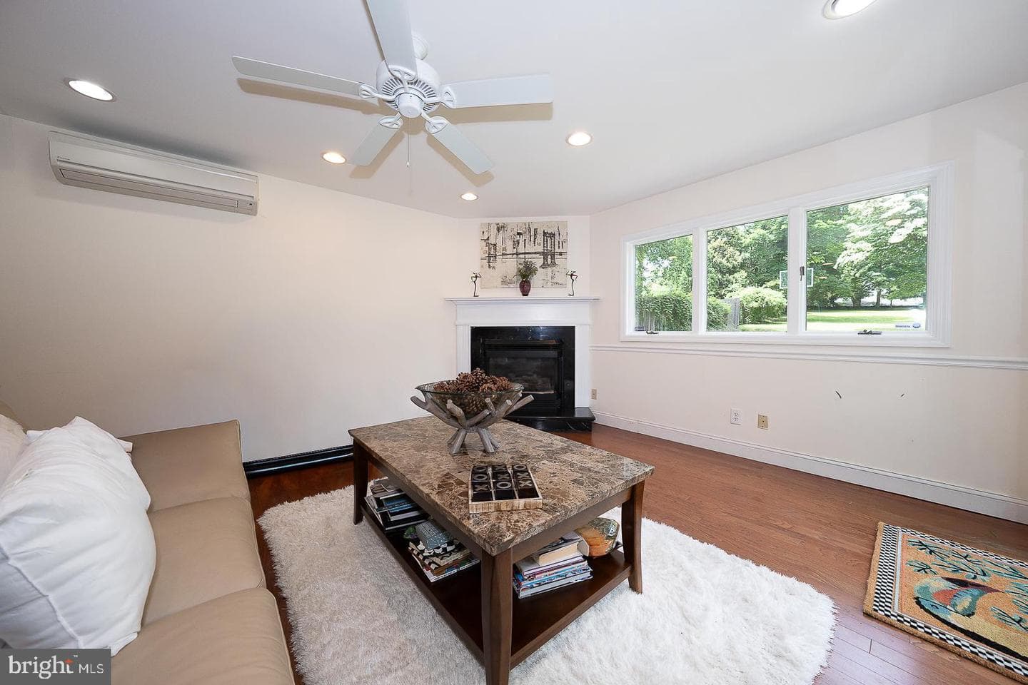 1130 N Woodbine Avenue photo 11