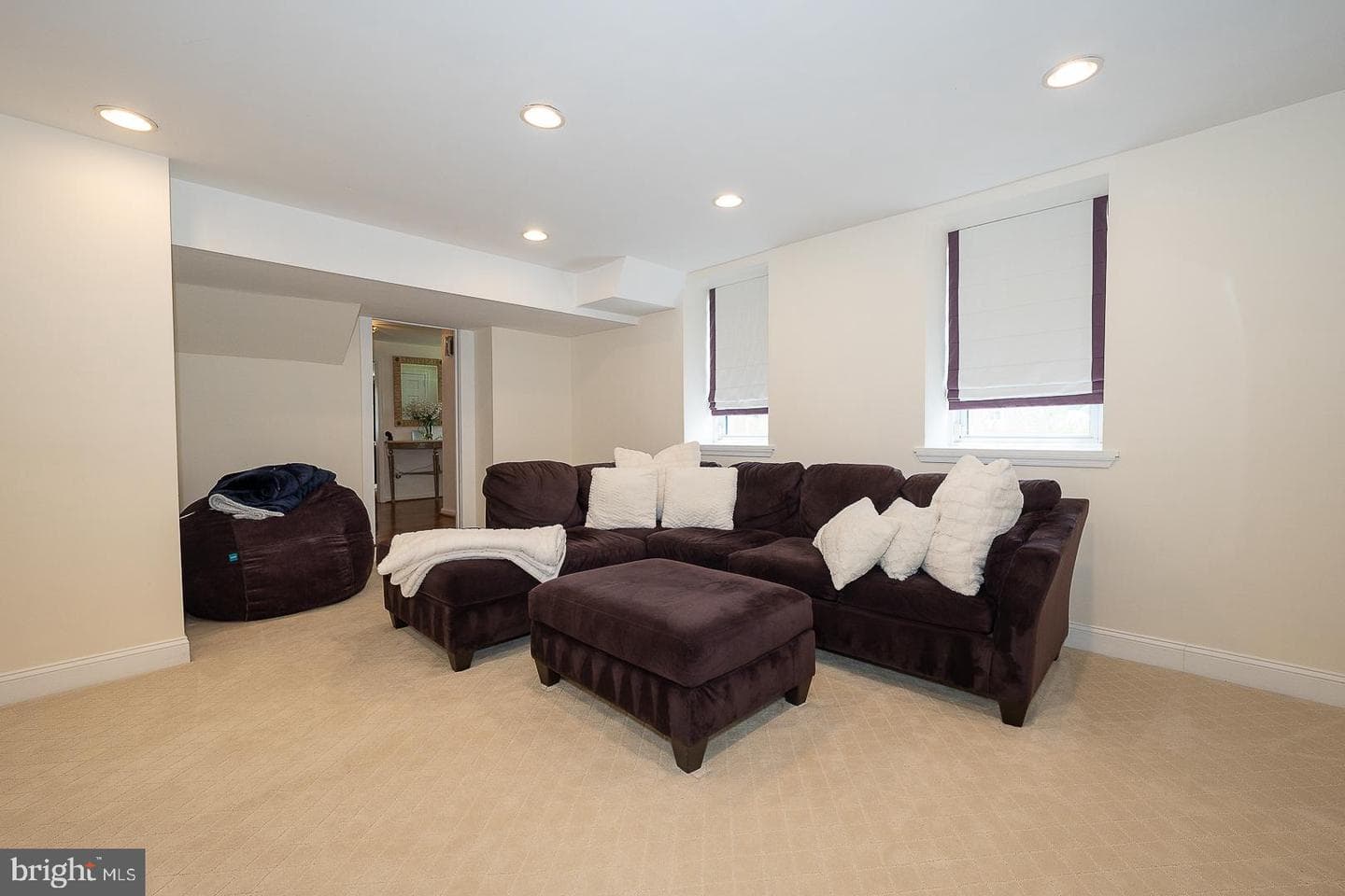 1130 N Woodbine Avenue photo 14