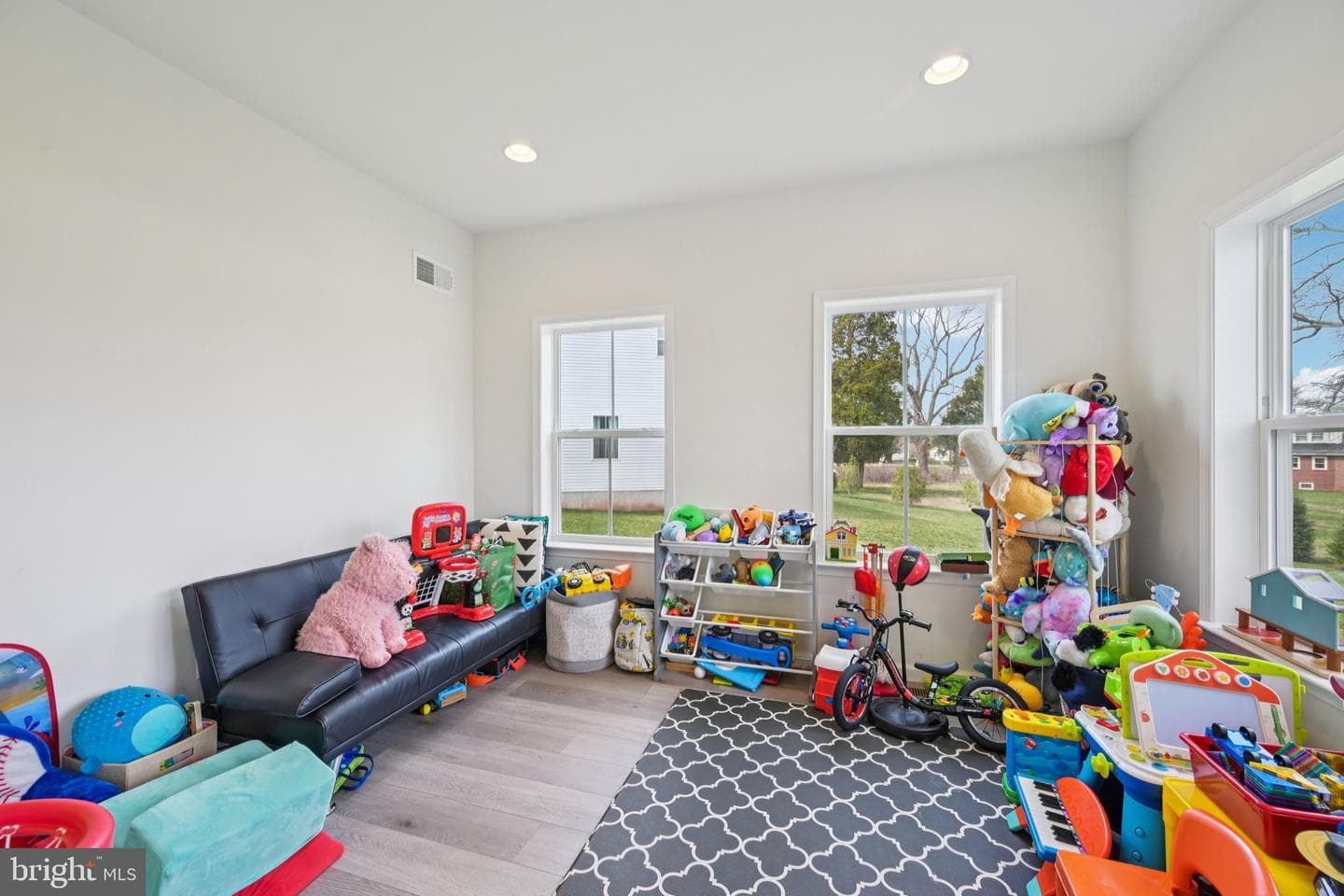 15 Patricia Drive photo 28