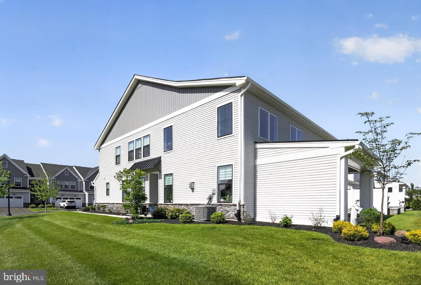 1100 Hewes Street photo 35