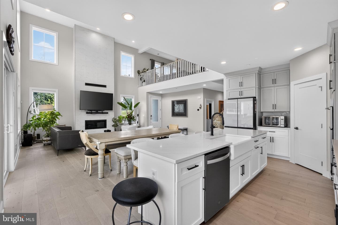 1100 Hewes Street photo 4