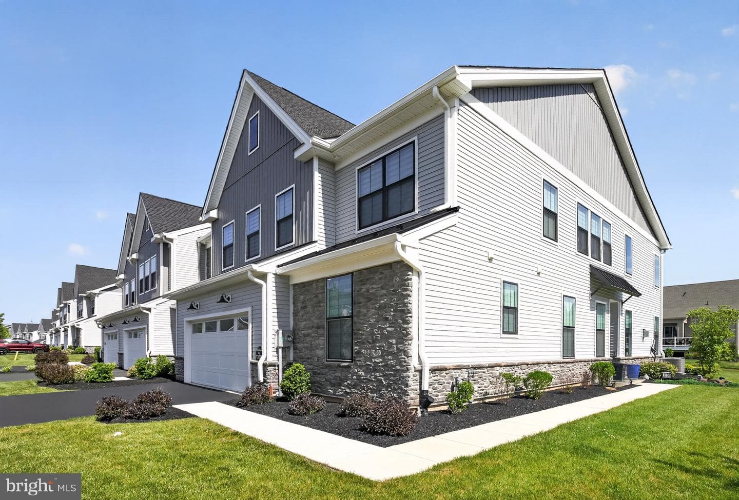 1100 Hewes Street photo 40