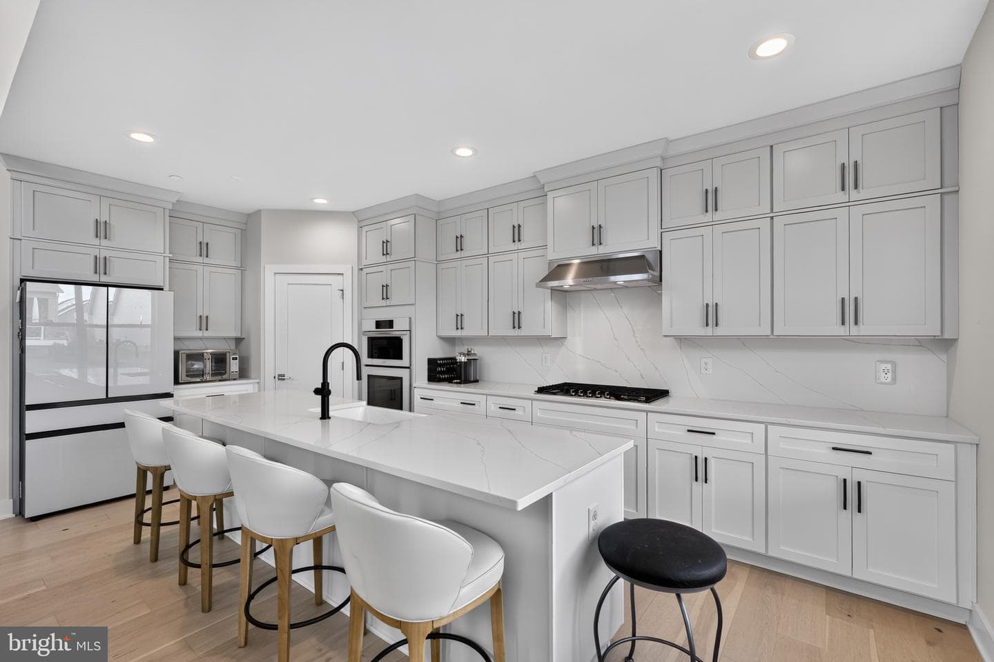1100 Hewes Street photo 6