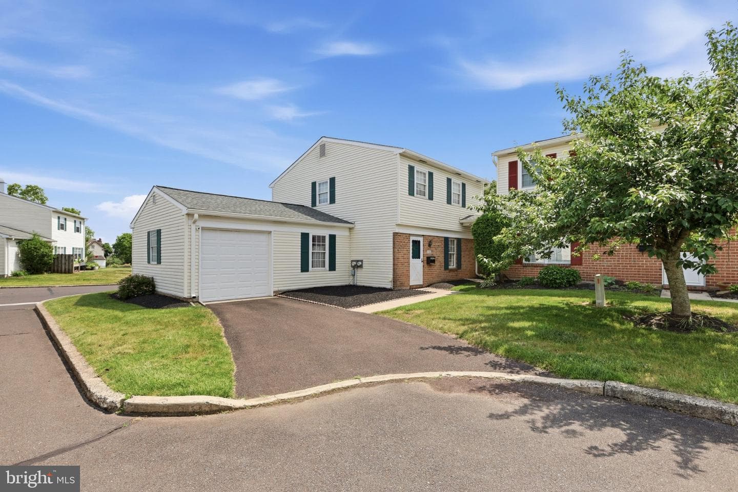 1725 Rosedale photo 1