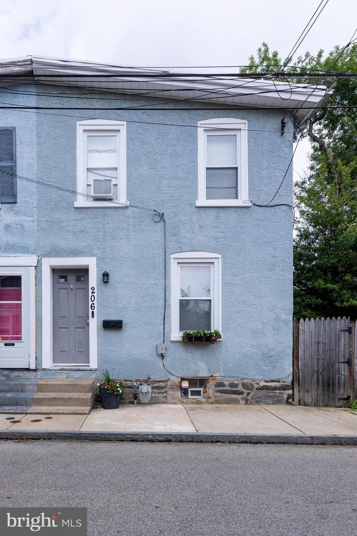 206 Sheas Terrace