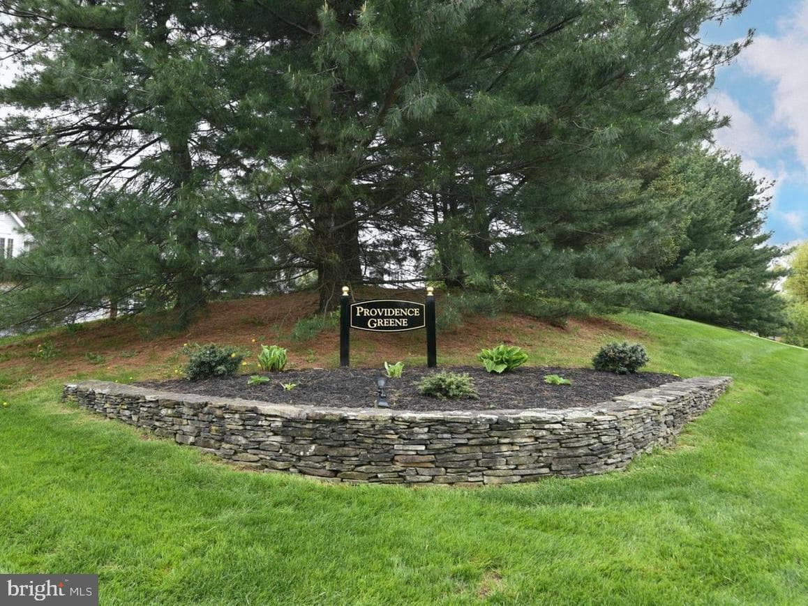 1030 Greenes Way Circle photo 3