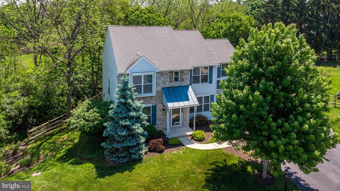 236 Longchamp Drive photo 72