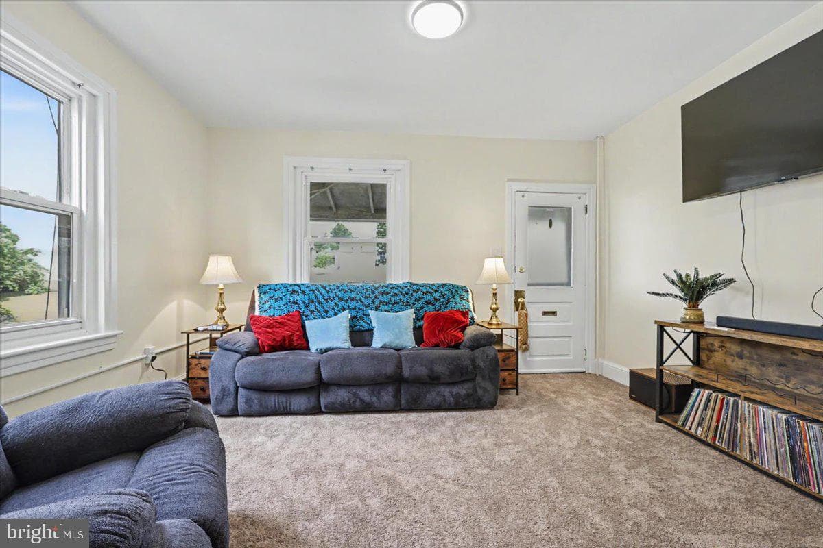 414 Fairview photo 13